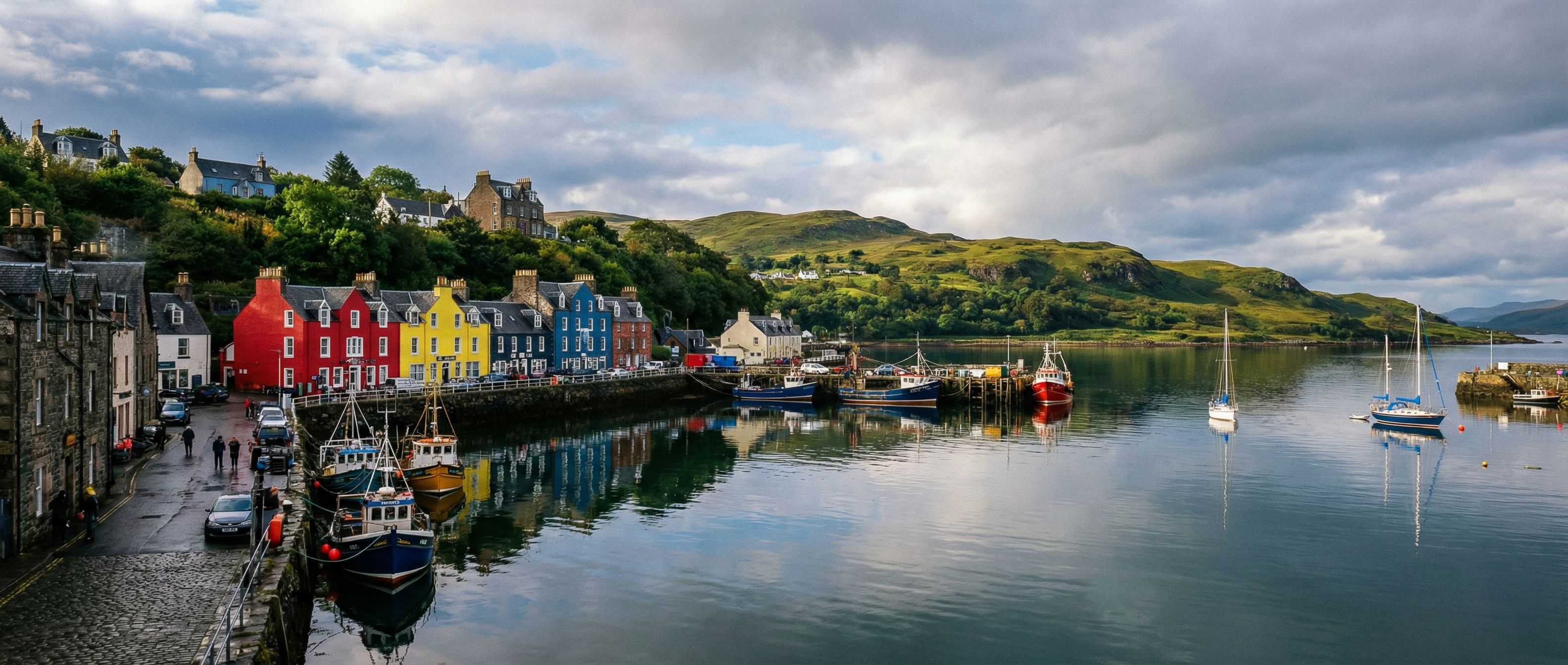 Vue sur le port coloré de Tobermory sur l'île de Mull en Écosse