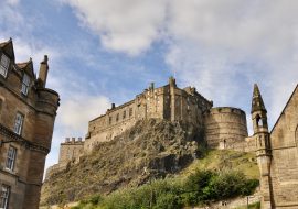 Les châteaux écossais et leur architecture unique : du gothique au baroque